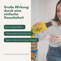 Frau schüttet Aloe Vera Gel in ein Glas + Benefits werden erklärt