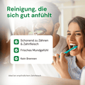 Paar putzt Zähne mit Forever Bright Toothgel