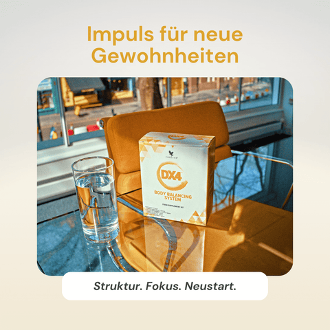 Forever DX4 Paket auf Tisch mit Glas Wasser daneben