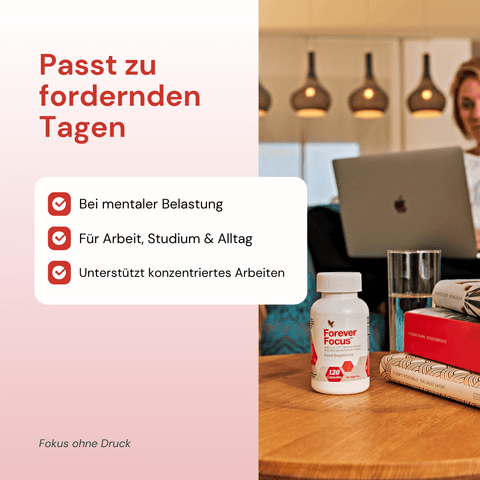 Frau im Hintegrund mit Computer und Forever Focus im Vordergrund