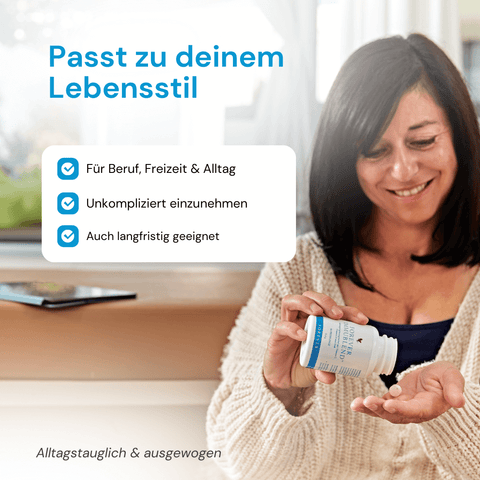Frau mit Döschen: Forever ImmuBlend – Nahrungsergänzungsmittel mit Vitamin C, Vitamin D3, Zink und Pilzextrakten