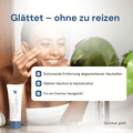 Frau schaut in den Spiegel + Forever Smoothing Exfoliator + Bulletpoints