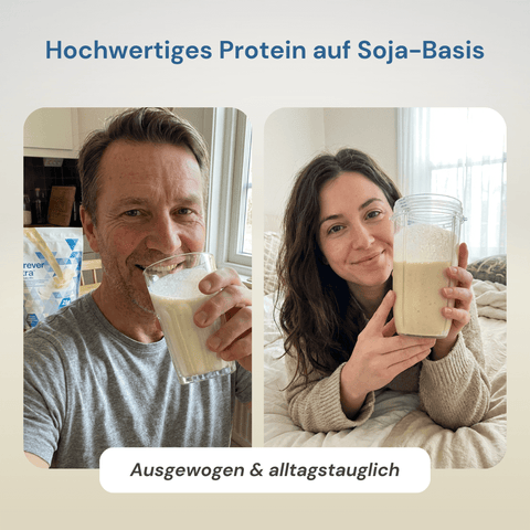 Mann und Frau trinken Forever Ultra Vanilla Shake Mix aus dem Glas